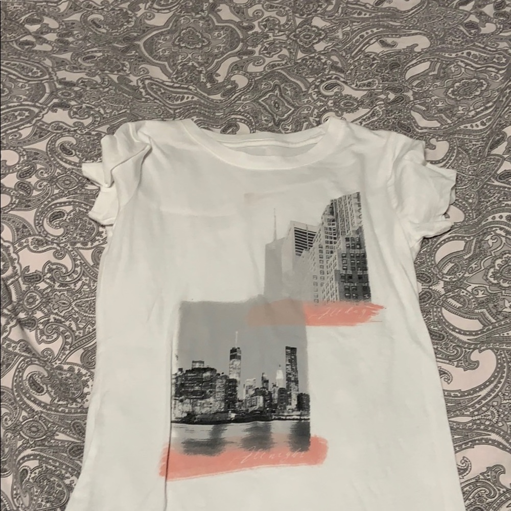White tee shirt